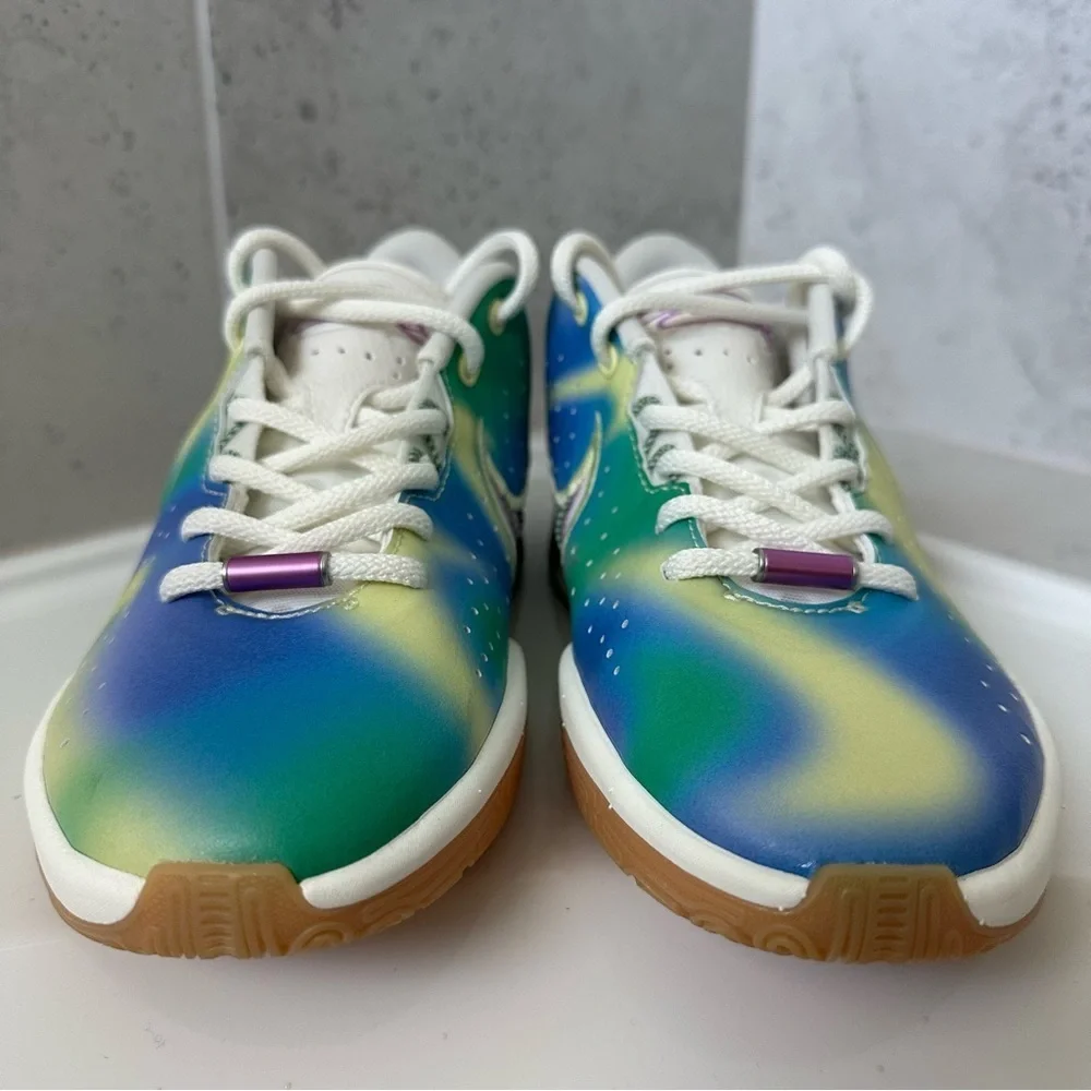 NIKE LEBRON XXI SE Sneaker Size 5 Youth